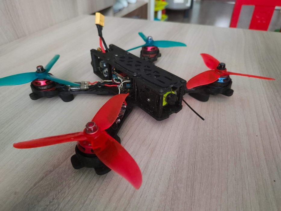 Dron FPV TBS source one V3 custom