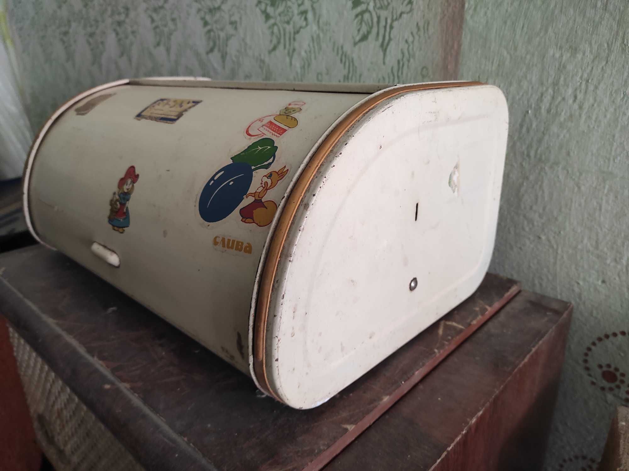 Хлібниця металева з часів СССР знайдено на горищі