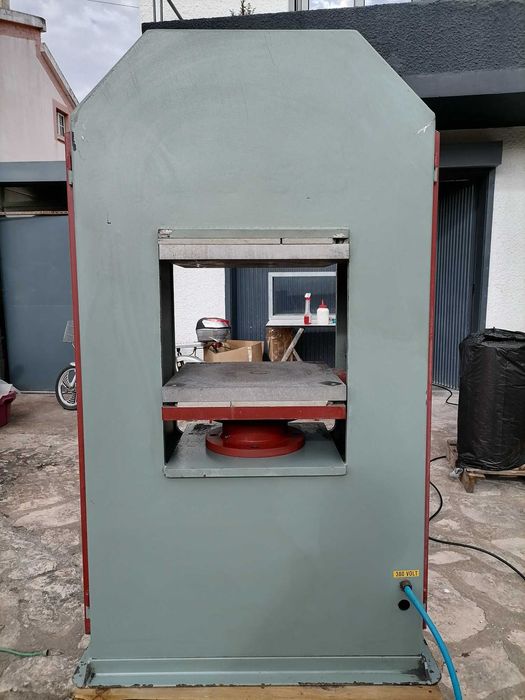 Vendo Prensa hidraulica de 30 Ton