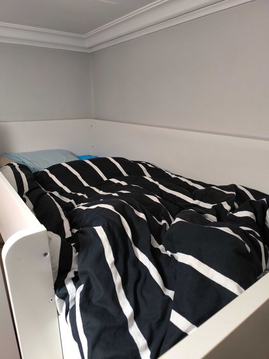 Cama + secretária Ikeia