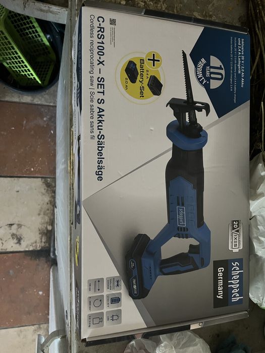 Piła szablasta z baterią i ladowarką