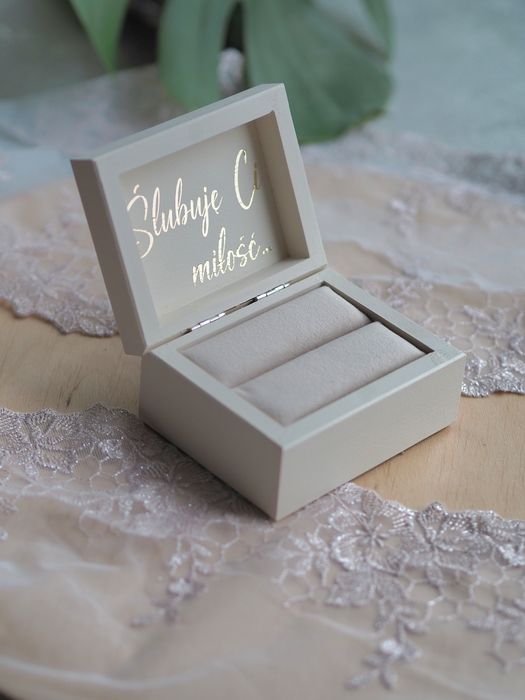 Pudełko drewniane na obrączki Minimalistyczne z poduszką velvet