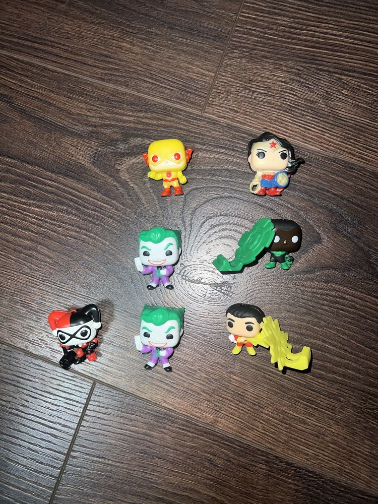 Фігурки DC kinder