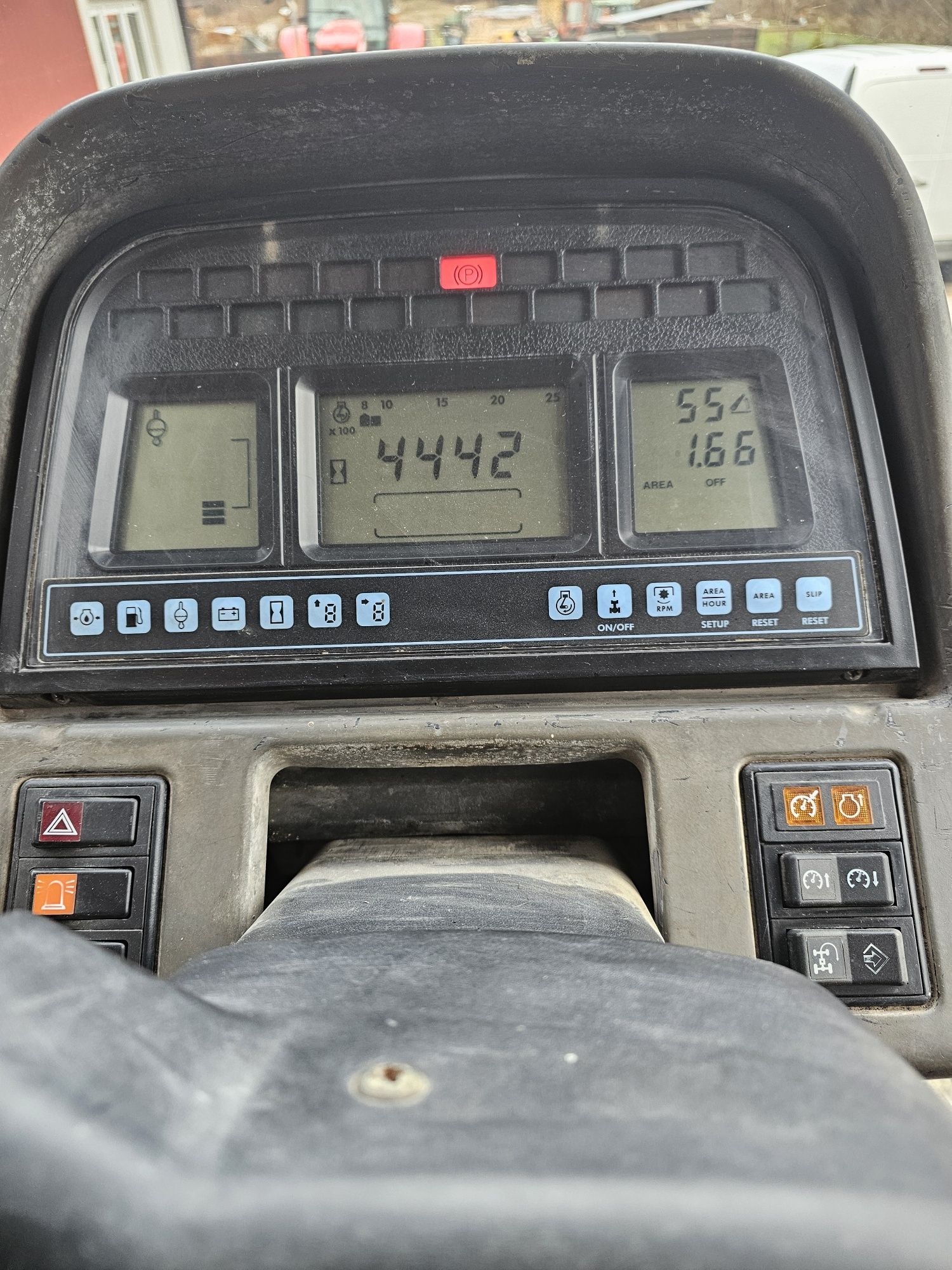 New Holland TM175