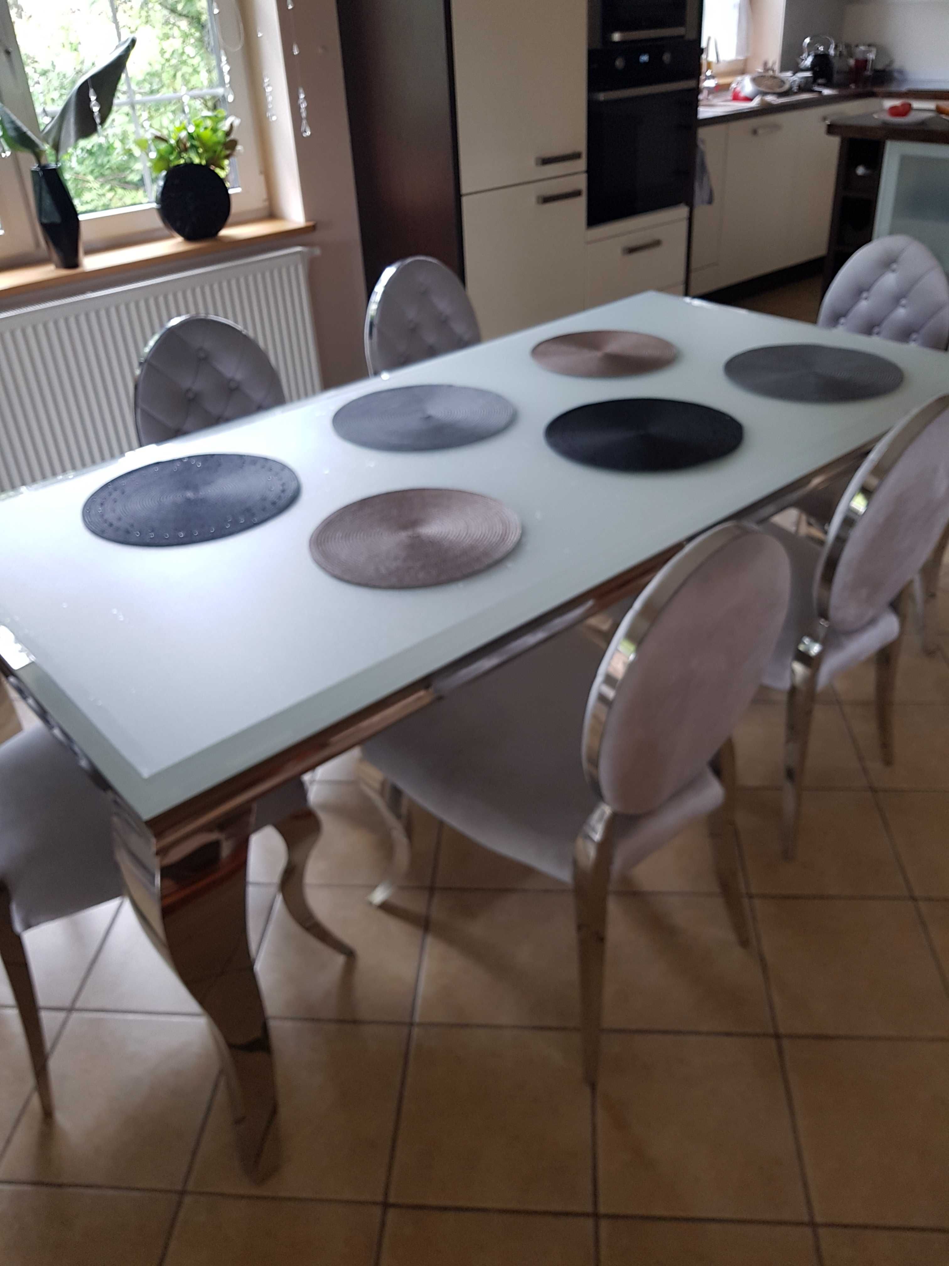 stół glamour Bella Casa stół szklany + 2 krzesła pikowane komplet