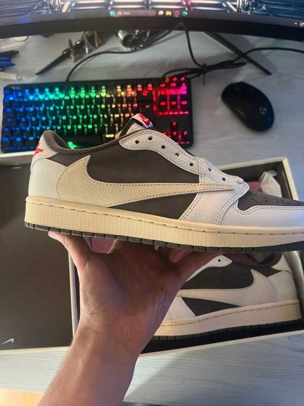 Jordan 1 RetroLow OG SP TravisScott Reverse R.39