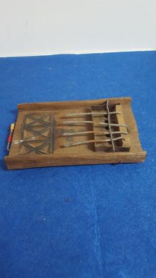 Conjunto de dois instrumentos africanos Kalimba antigos