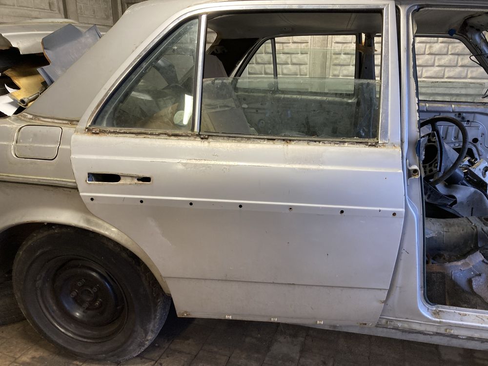 Klapa zderzak maska piasta mercedes w123