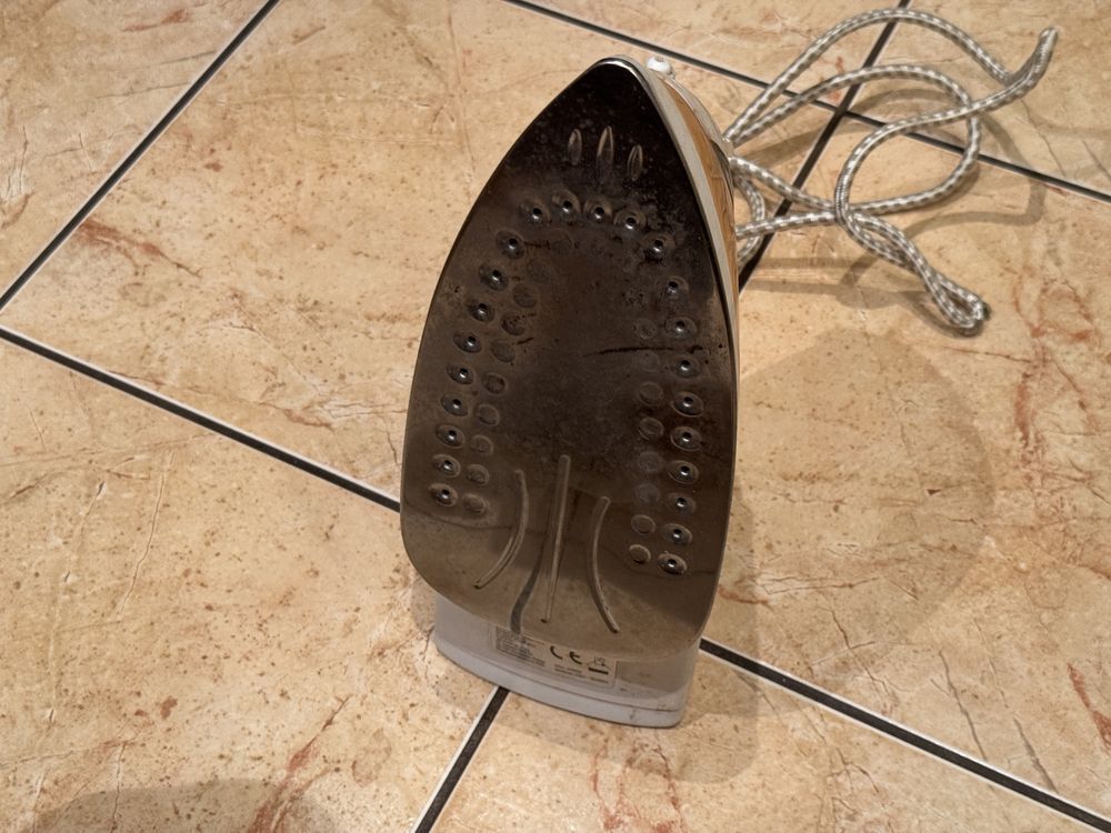 Żelazko parowe Clarus 2000W sprawne