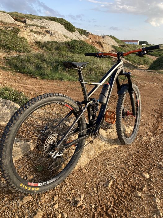 Bocicleta enduro BTT suspensao total