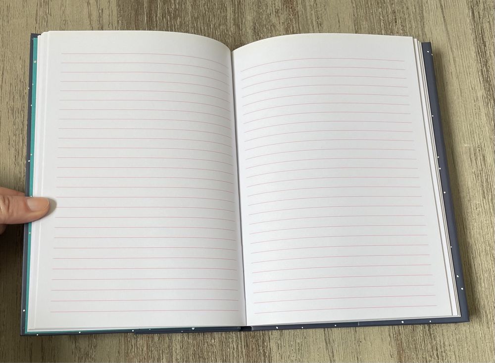 Caderno ou diário com tema espacial ou astronómico