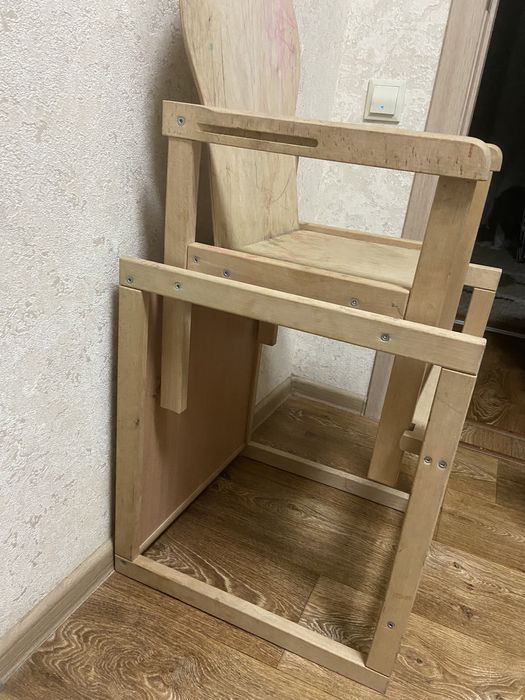 Продам дитячий стіл і стілець. Дерев’яний.