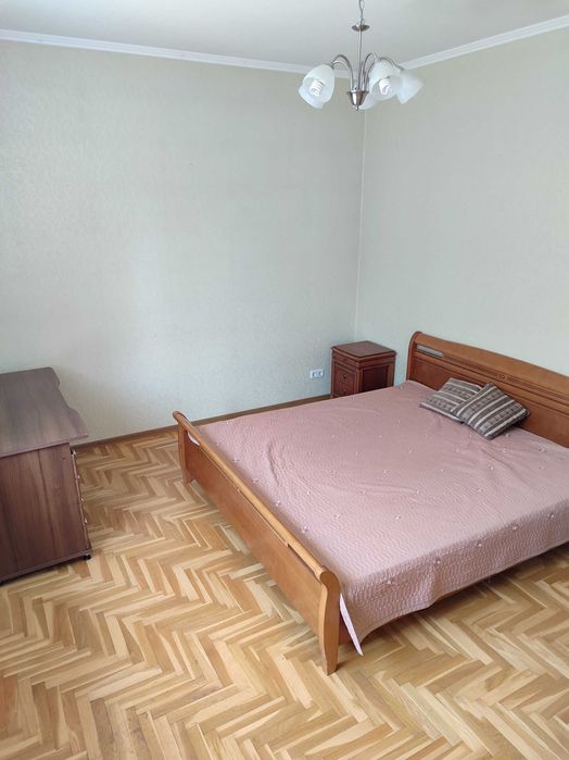 Без % оренда просторого будинку в с. Іванковичі, 360 м.кв.