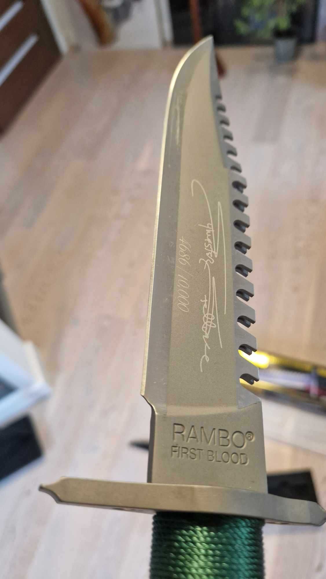 Nóż Rambo z grawerunkiem podpisu Sylvestra Stallone, limitowana edycja