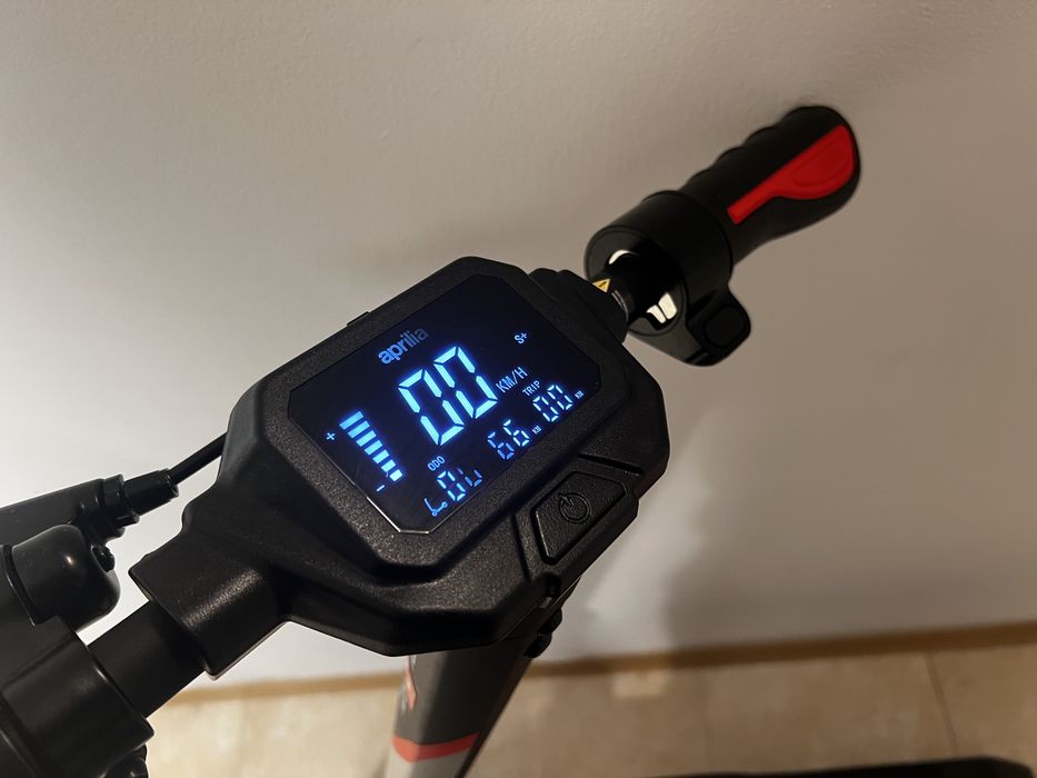 Hulajnoga elektryczna APRILIA ESR1