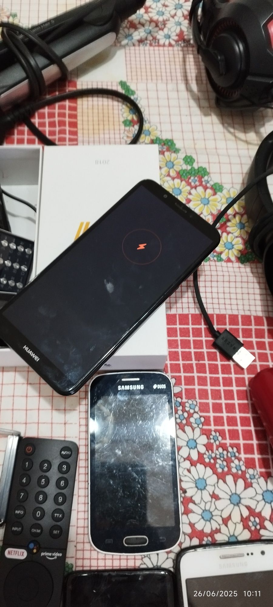 Vendo telemóvel e outros