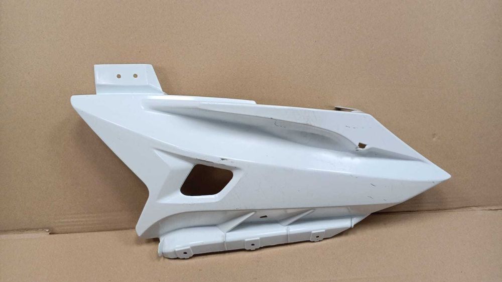 Pług prawy Owiewka Yamaha YZF-R125 [2.1]