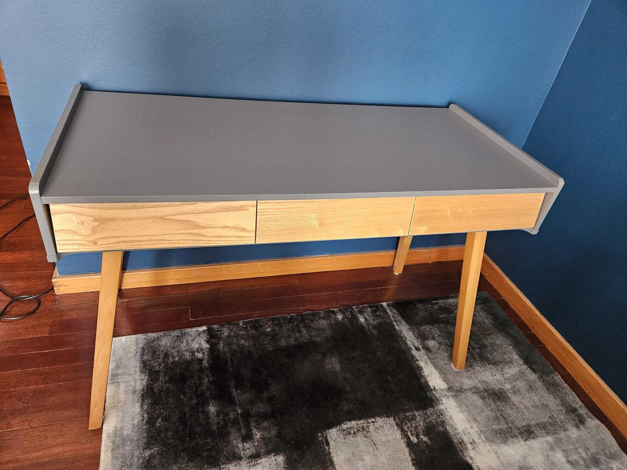 Consola/mesa em excelente estado