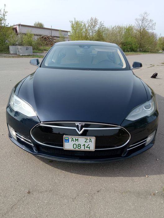 Tesla Model S 85D