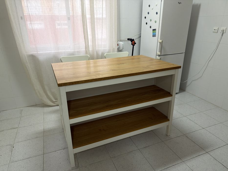 2 Ilhas de cozinha IKEA Tornviken + 2 cadeiras altas