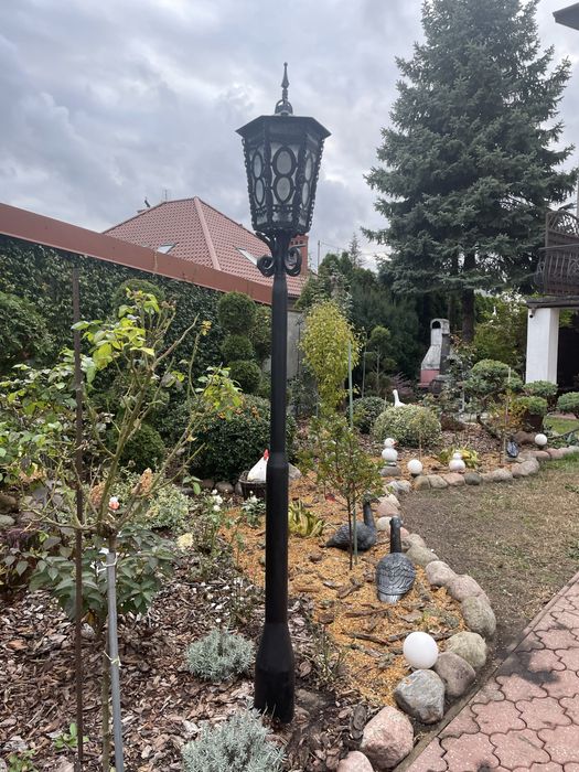 Lampa ogrodowa stara