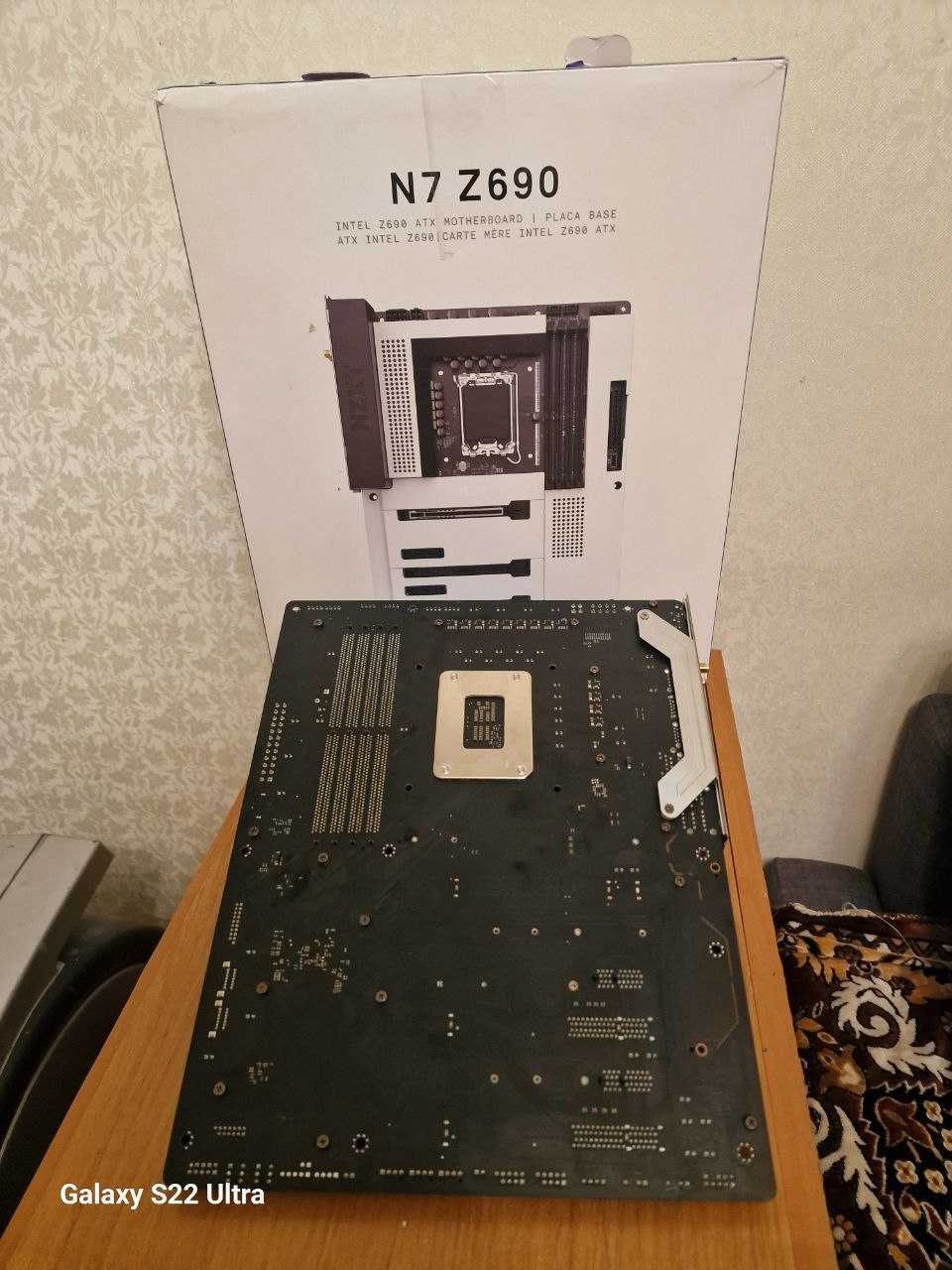 Материнська плата NZXT N7 Z690 Matte White
