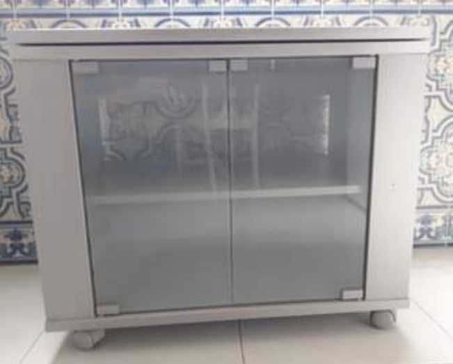 Móvel de TV com tampo giratório