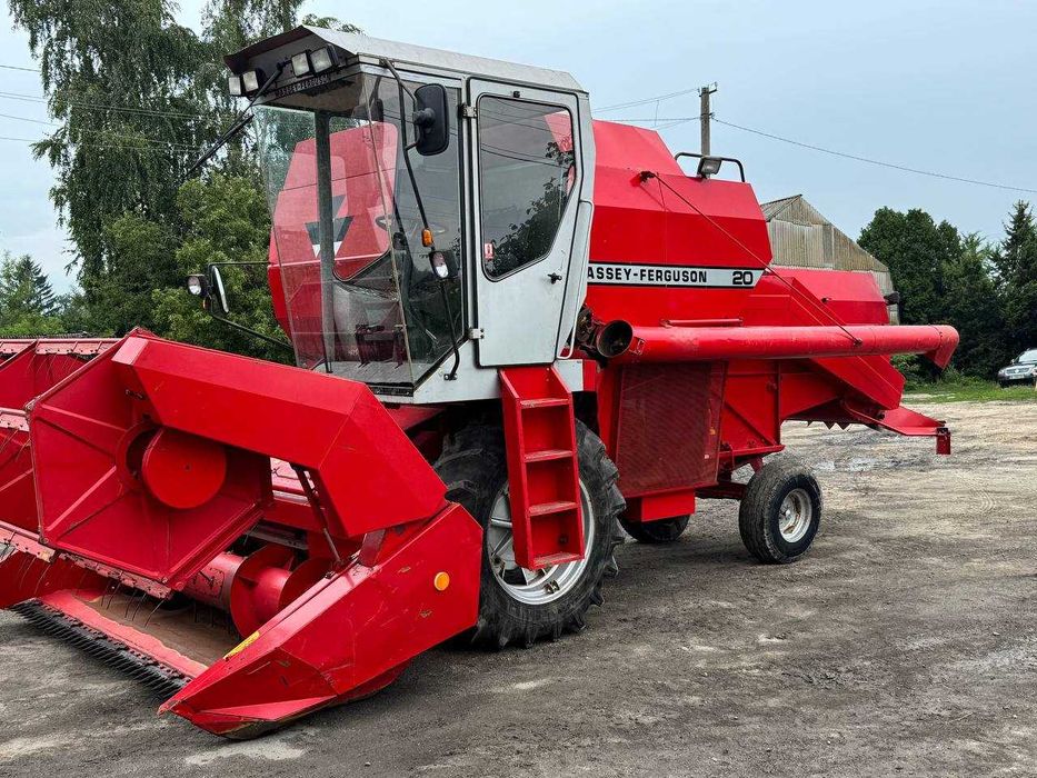 Свіжо привезений комбайн Massey Ferguson 20 48S Клас Sampo Норвегія
