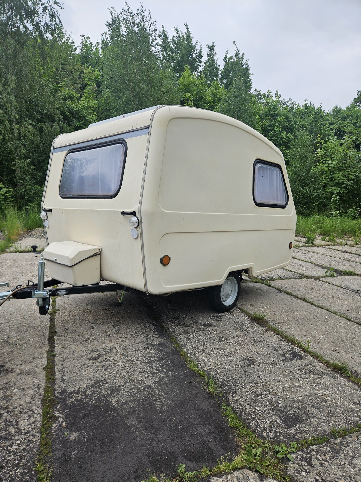Wynajem przyczepy kempingowej Niewiadów N126B