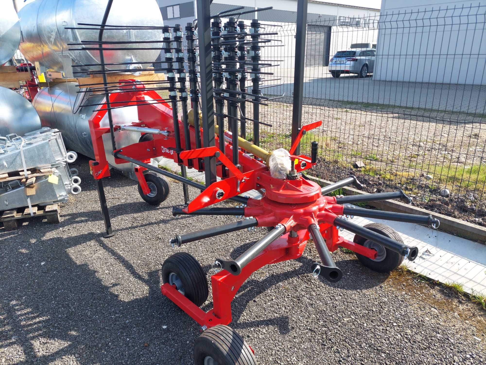 Zgrabiarka Karuzelowa Metal Technik 3,5 m / 4,5 m - Wyciągane ramiona