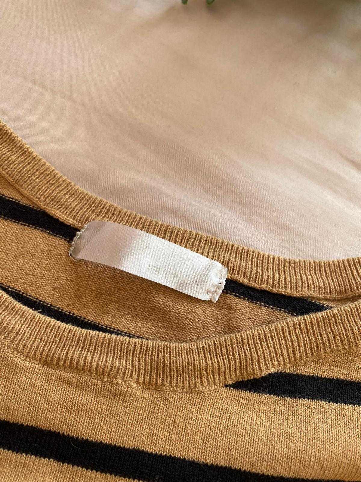 Brązowy sweter w paski