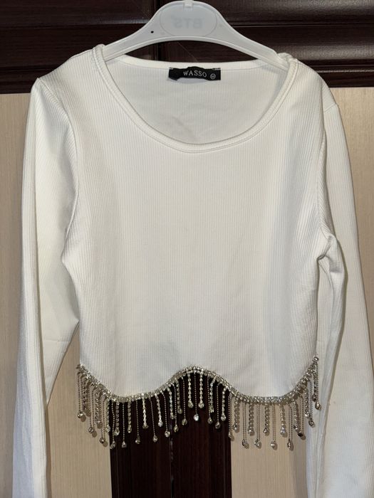 Топ, кофта з фігурним низом та бахрамою зі стразів