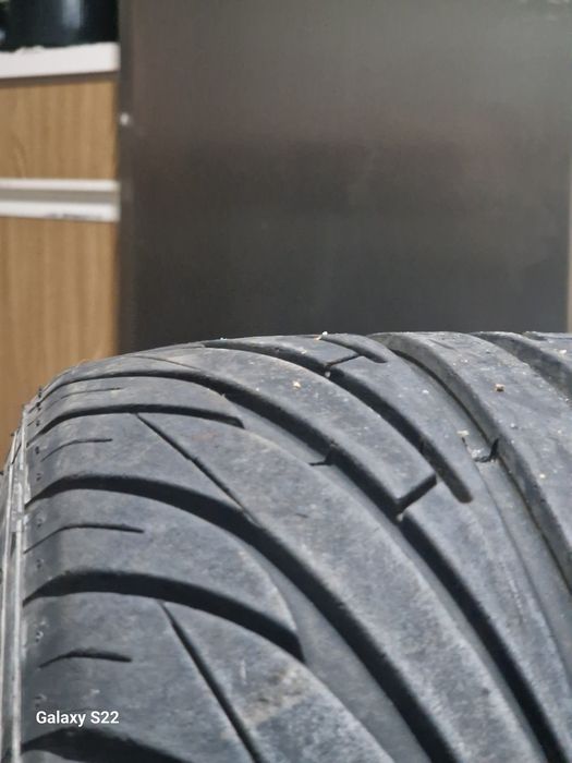 2 Pneus 90% 235-35-zr20