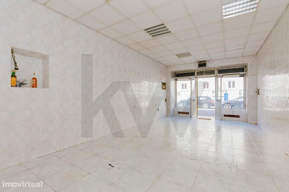 Loja que poderá ser convertida em Apartamento T1, nos termos do DL n.º