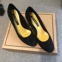 Замшевые женские туфли Gino Rossi