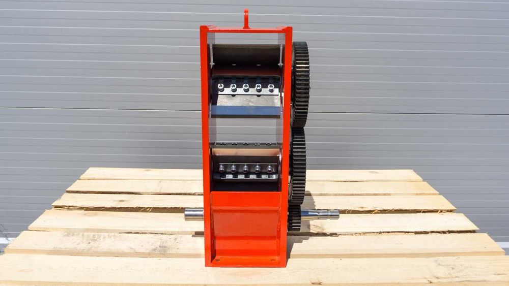 mechanizm tnacy REMET R-150 == rębak walcowy do gałęzi zrzyn odpadów