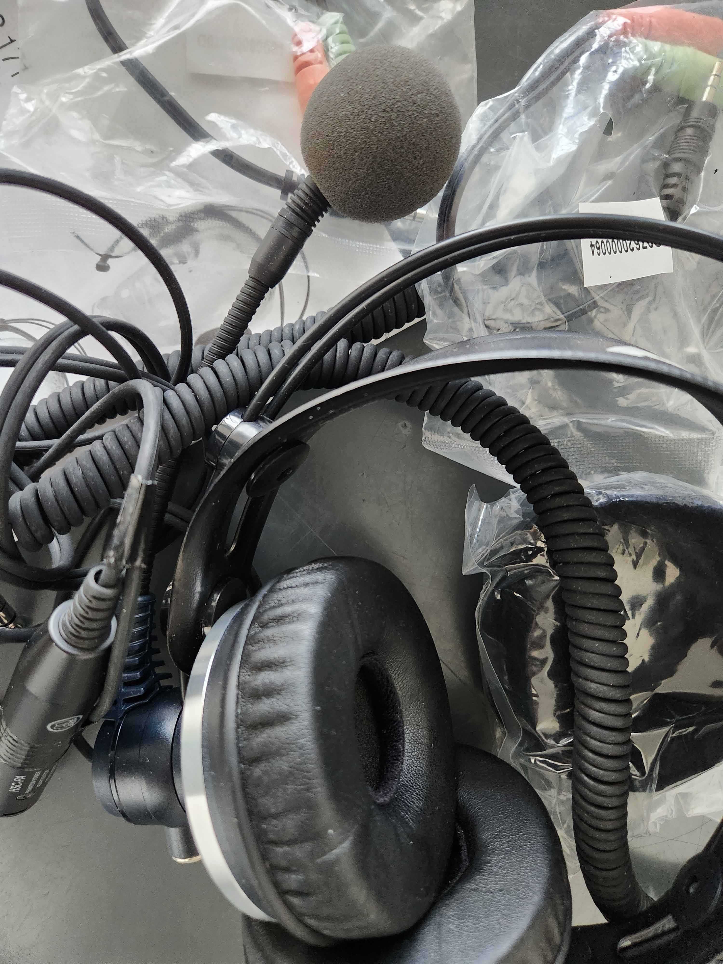 Auscultadores com Microfone Akg HSC171Studio