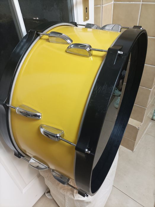 Bęben kibica lub do kapeli bardzo ładny