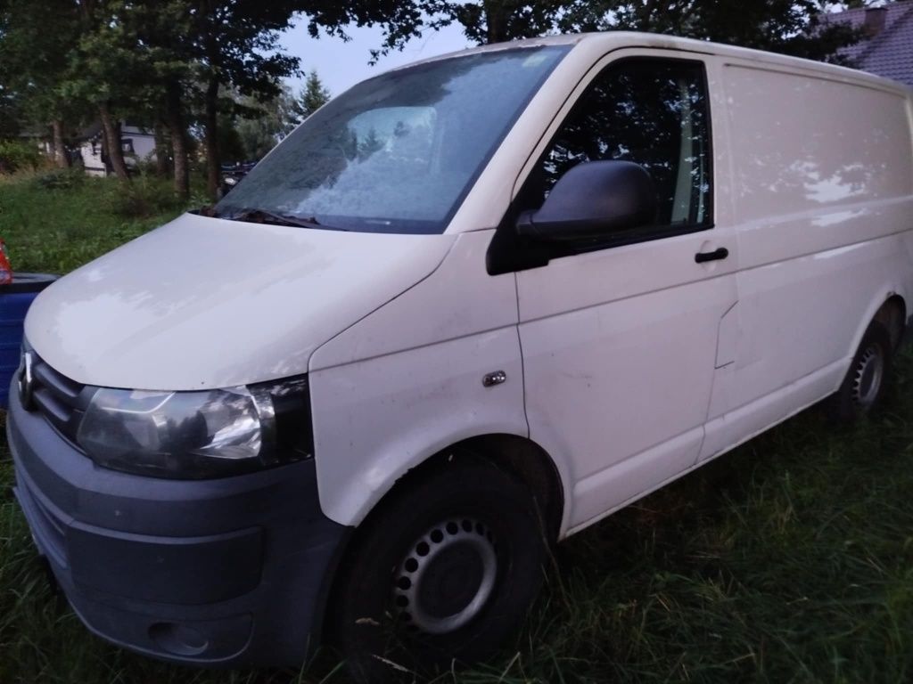 Volkswagen T5 blaszak 2012