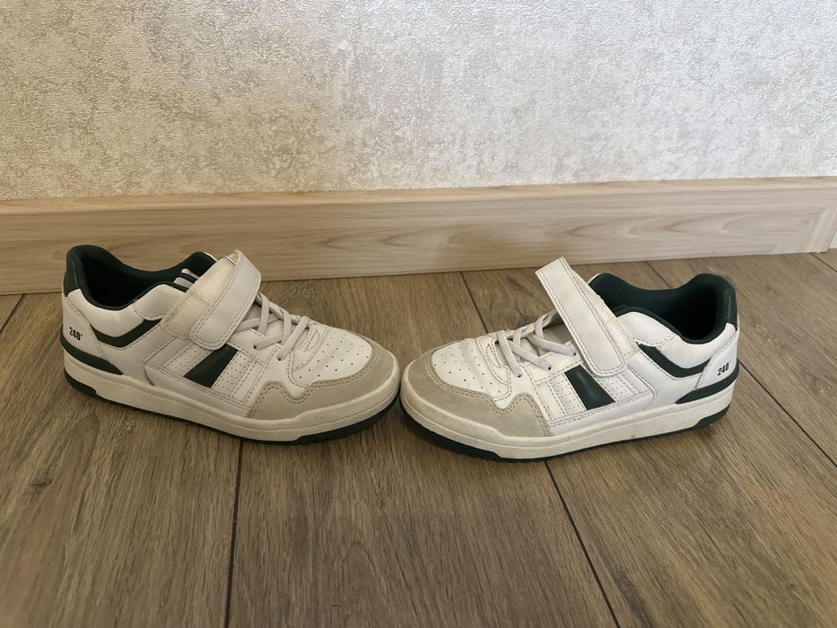 Продам стильні білі кеди Vty  на хлопчика,34р