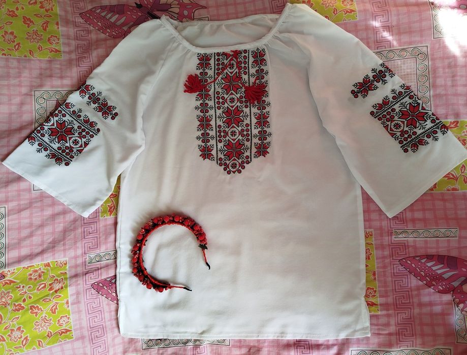 Вишиванка з обідком