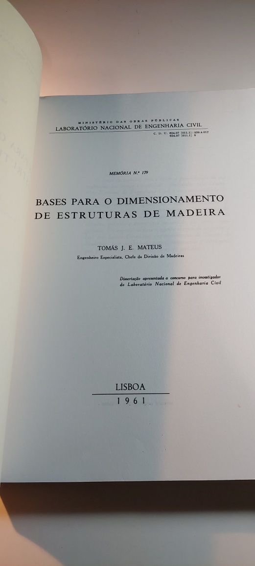 Bases para o Dimensionamento de Estruturas de Madeira - Tomás Mateus