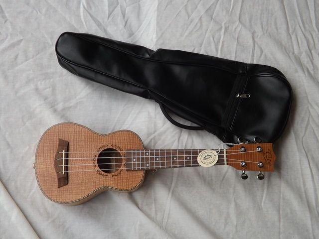 ukulele soprano de koa e kit