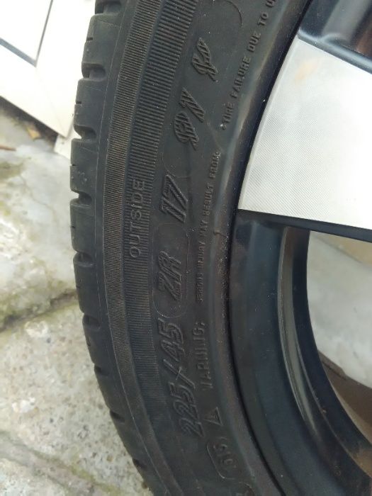 4 JANTES 17 + 1 Pneu Michelin como novo