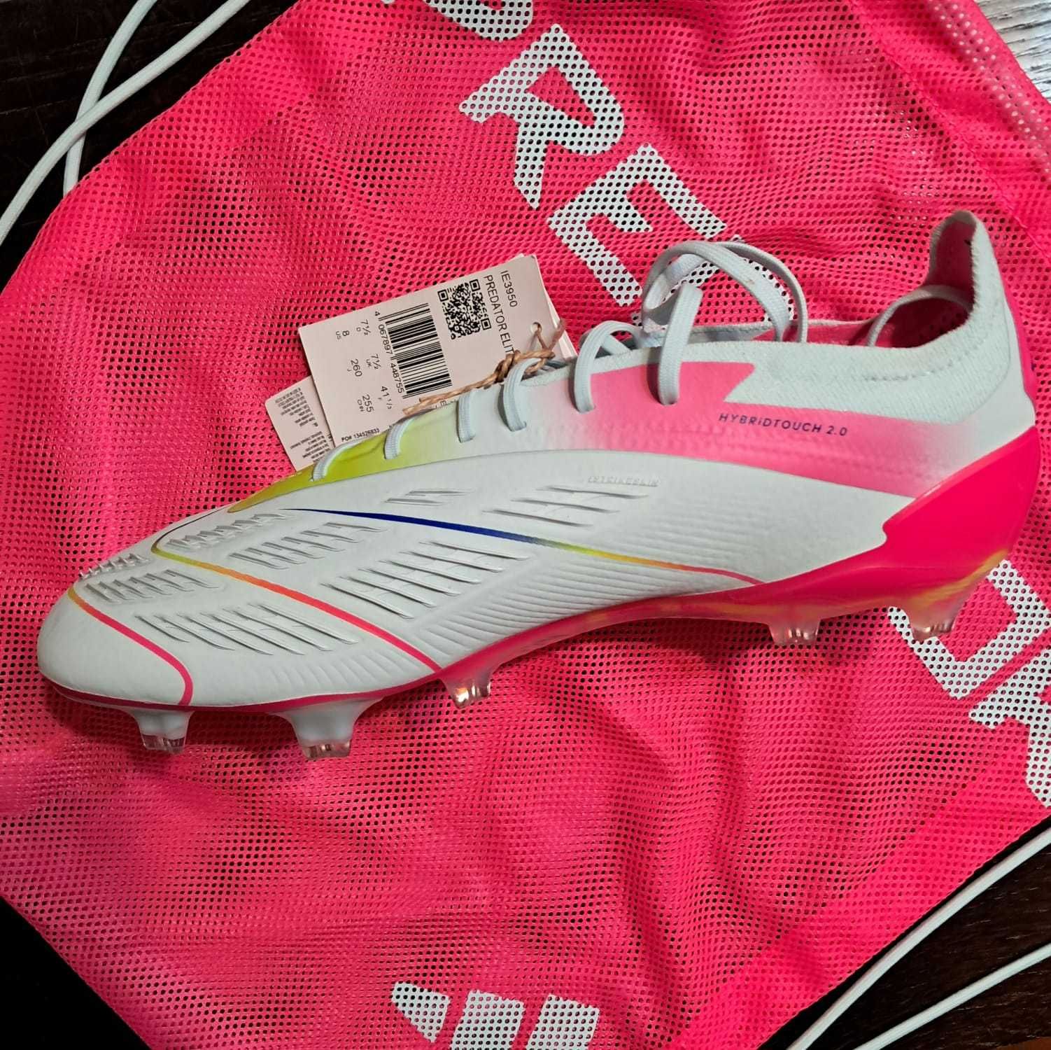 Chuteiras Adidas nr41 e um terço