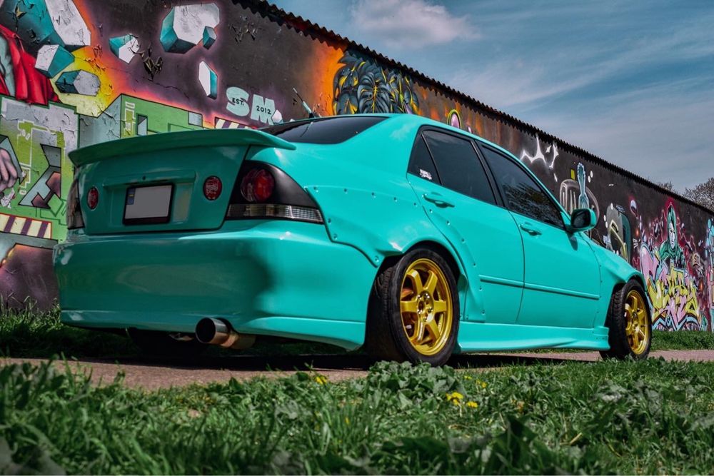 Lexus is 200/altezza