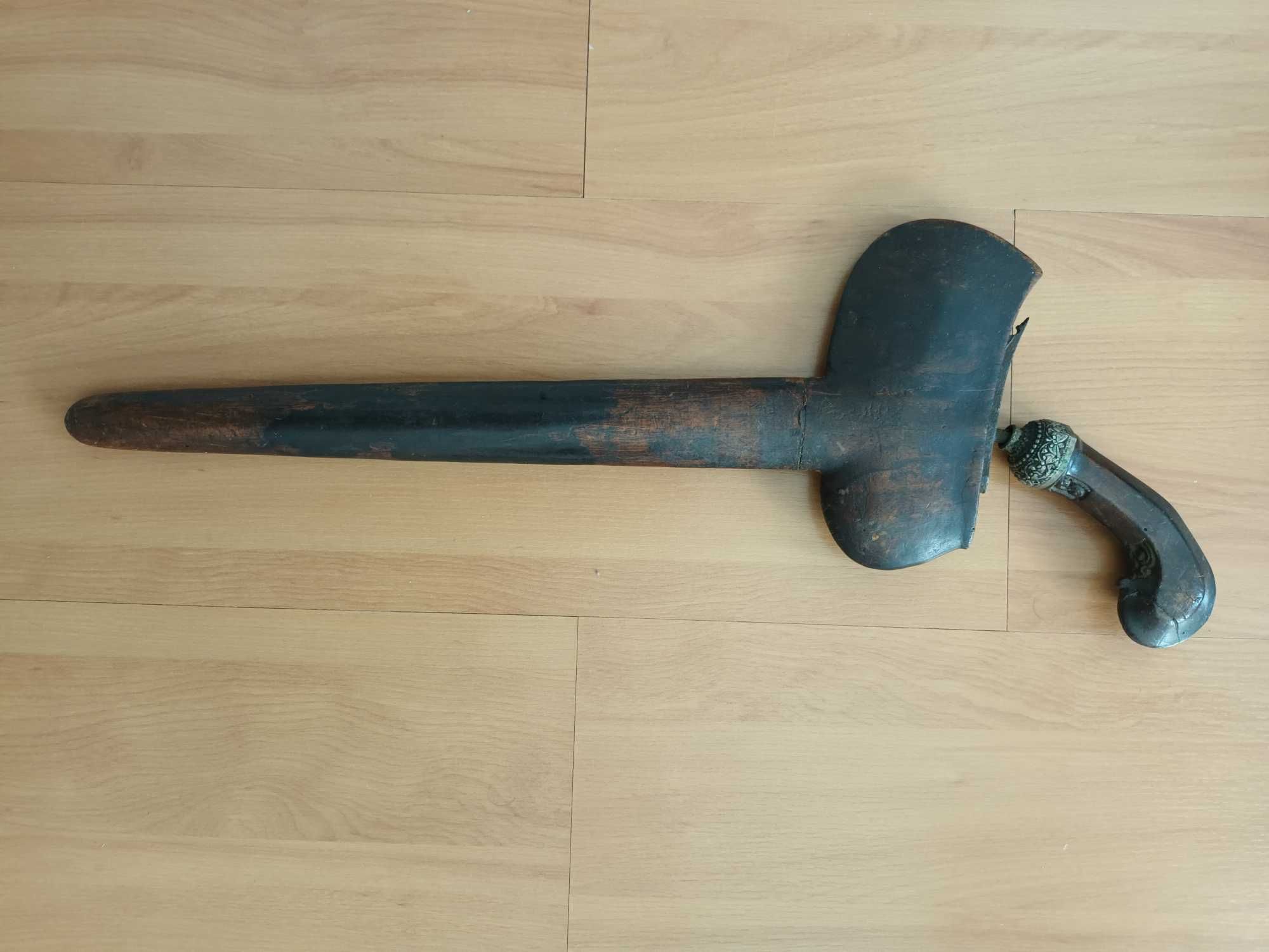 Espada com baínha tomahawk toda trabalhada