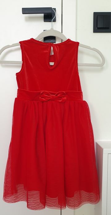 Elegancka czerwona sukienka z cekinami 116 Pepco