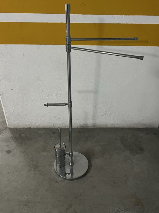 Toalheiro com suporte de papel