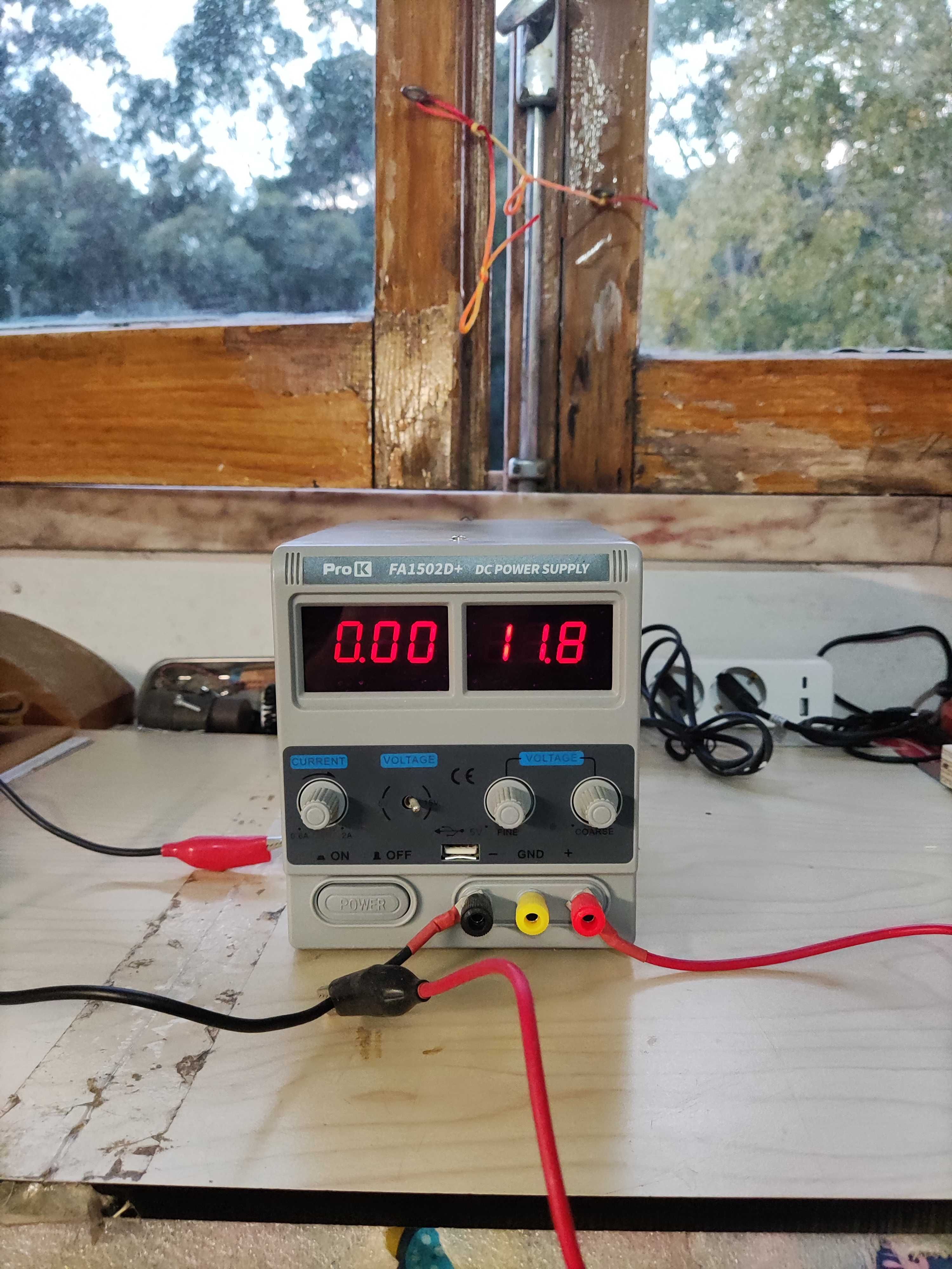 Fonte De Alimentação De Laboratório PRO K ,  FA 1502D+, 15V, 2A